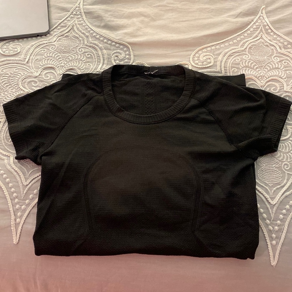 Lululemon swiftly tech short sleeve